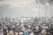 Shalat Istisqa Pontianak, KH Ahmad Zamroni Ajak Warga Introspeksi dan Hentikan Pembakaran Lahan