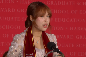 Mahasiswi Harvard Asal Indonesia, Allegra Isdar Presentasikan Penelitian soal Guru di Papua Saat Wisuda