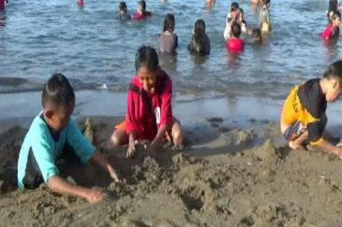 Berenang di Pantai Bahari Sambil Menikmati Aneka Kuliner Mandar