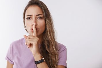 Kumpulan Ide Pantun Menyindir Teman, Halus tapi Pedas dan Menohok