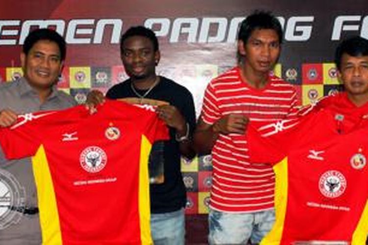 Semen Padang merekrut dua pemain baru yakni Osas Saha dan Valentino Teleubun jelang putaran kedua kompetisi Indonesia Super League (ISL) yang akan dimulai pada 18 Mei 2014.
