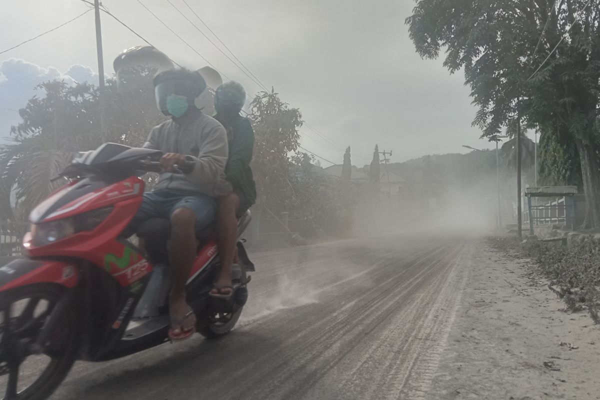 Dampak Erupsi Gunung Lewotobi, Siswa di Sikka Belajar dari Rumah