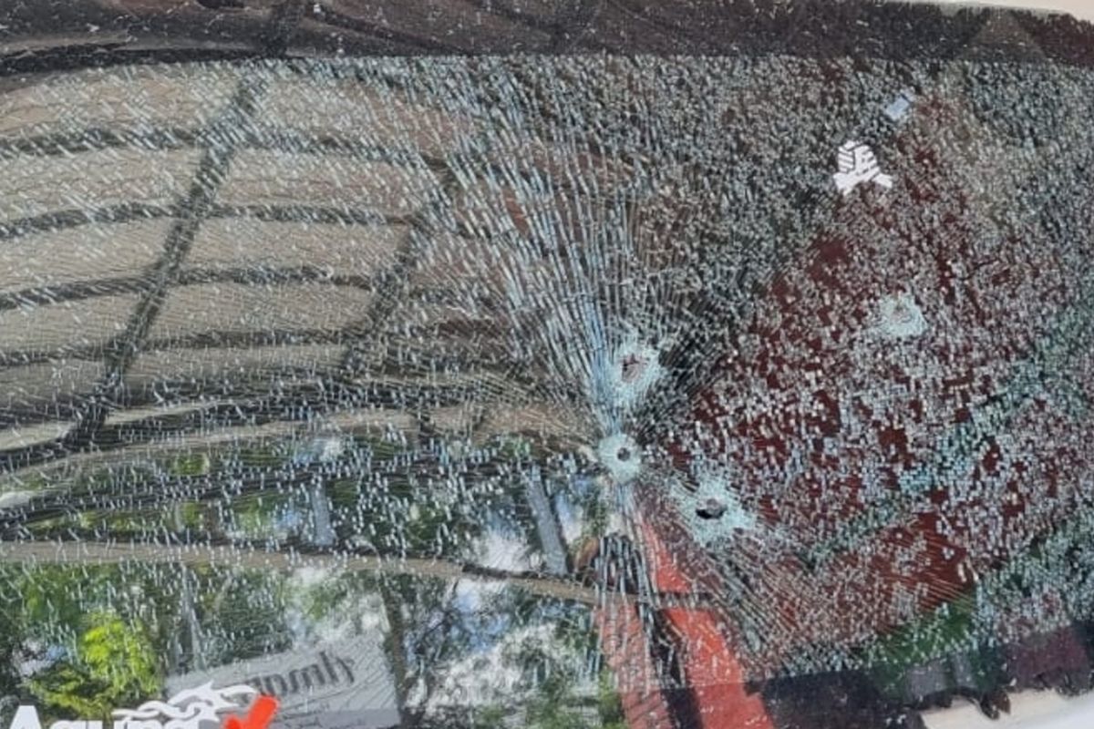 Kaca Mobil berlubang diduga akibat tembakan di Bantul , DI Yogyakarta
