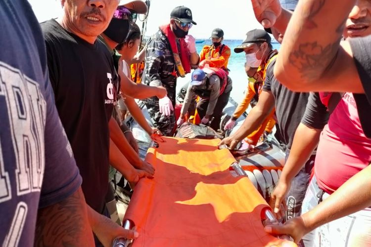 Suasana evakuasi korban tenggelam di perairan Gili Trawangan.