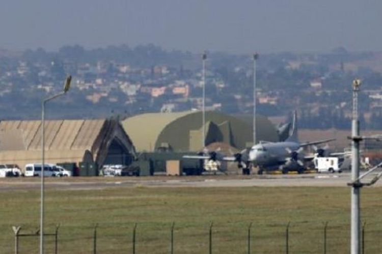 Terdapat sekitar 900 anggota keluarga personel militer AS di Adana dan Incirlik. 