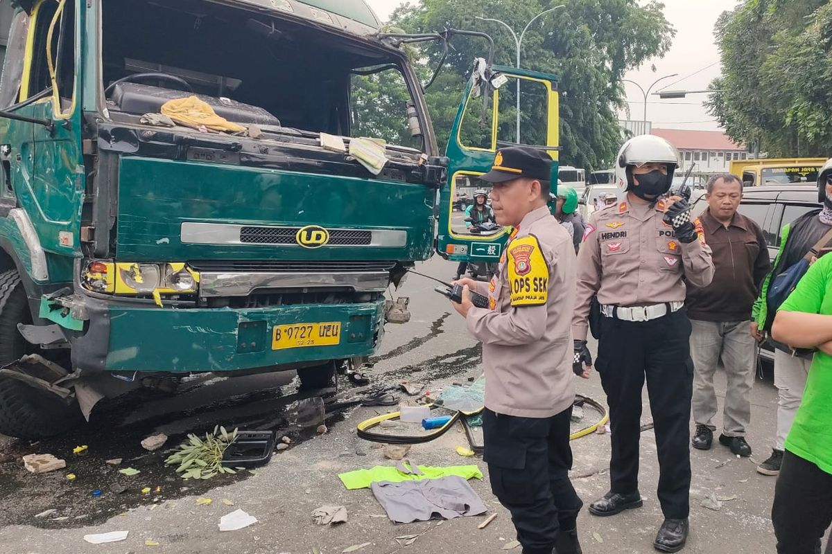 Polisi Buka Posko Pengaduan Kasus Truk Tabrak Mobil dan Motor di Tangerang