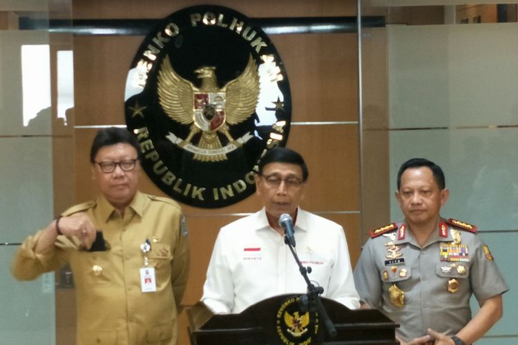 Menko Polhukam Wiranto menggelar konferensi pers di Kantor Kemenko Polhukam