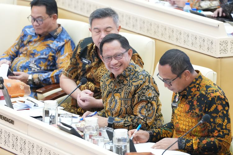Rapat bersama Komisi II, Mendagri Paparkan Kinerja Anggaran Kemendagri yang Tetap Optimal di Tengah Efisiensi