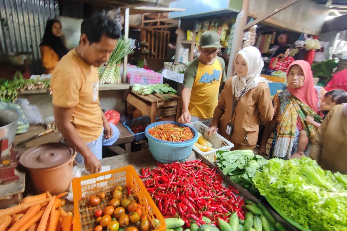 Jurus Cabai Pelangi Pedagang Pasuruan Siasati Harga yang Meroket