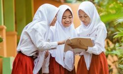 MK Perintahkan Negara Gratiskan Pendidikan Dasar, Ini Kata Mendikdasmen