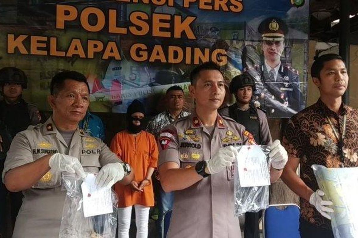Konferensi pers kasus istri tusuk suami di Mapolsek Kelapa Gading, Jakarta Utara, Jumat (31/1/2020). 
