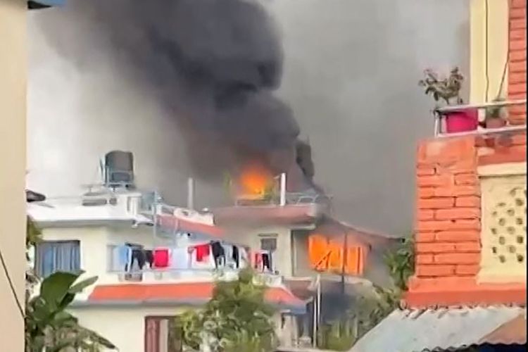 Massa Demo Nepal Bakar Rumah Perdana Menteri, Rusak Kediaman Presiden