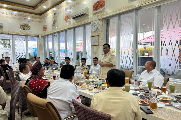 Prabowo bertemu dengan tokoh masyarakat Sumbar, Sabtu (9/9/2023) di RM Silungkang Padang