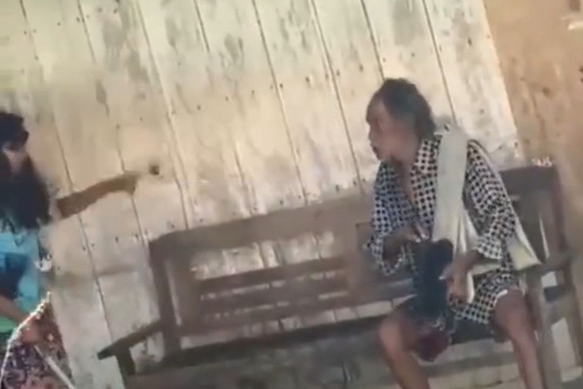 Video Gadis SD di Grobogan Paksa Kakeknya Mengemis Viral, Terungkap  Ditinggal Pergi Orangtua sejak Lahir Halaman all - Kompas.com