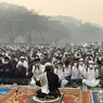 Ribuan Warga Pontianak Ikuti Shalat Istisqa di Tengah Kabut Asap, Berdoa Agar Hujan Turun