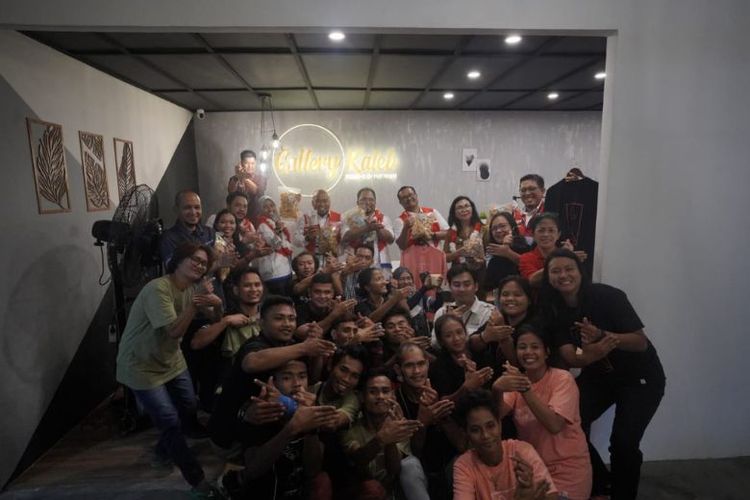 Peresmian Cue Cafe dan Gallery Kaleb di Bitung, Sulawesi Utara, Senin (19/12/2022) 


