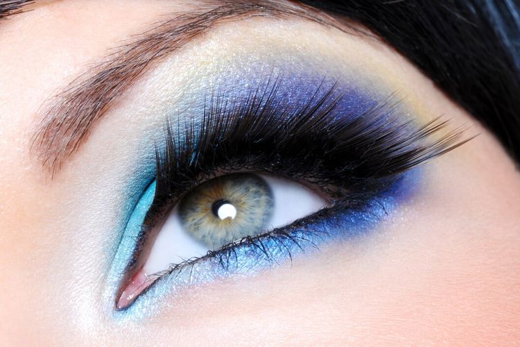 ilustrasi eyeshadow biru