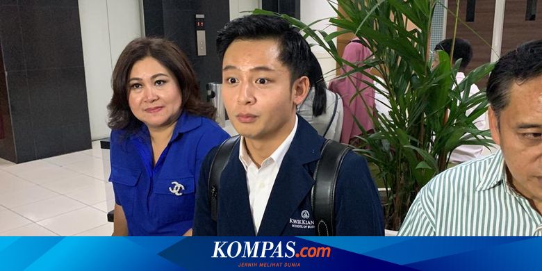 Randy Martin Dinyatakan Lulus Sidang Skripsi Administrasi Bisnis dengan ...
