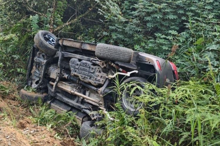 Dikejar Polisi, Mobil Pengedar Narkoba Terbalik di Rokan Hilir Riau