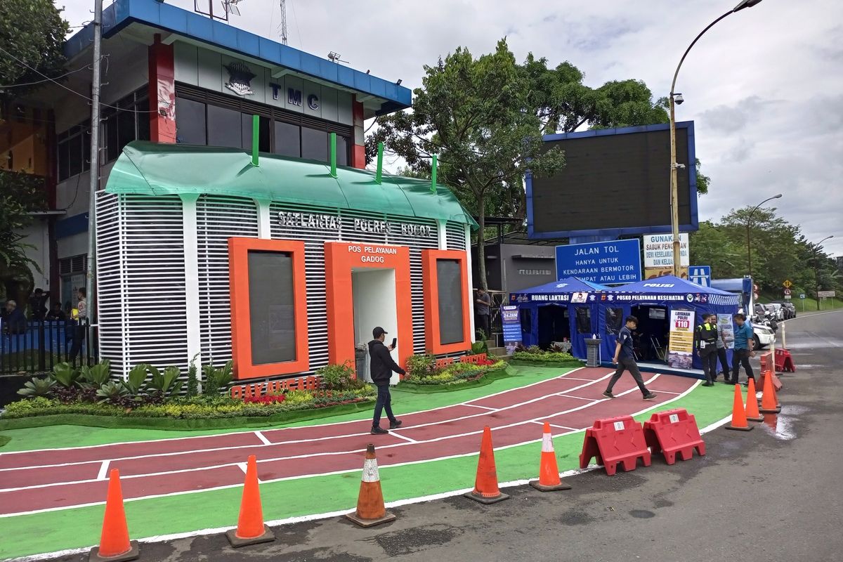 Salah satu pos pengamanan yang berada di Simpang Gadog, Puncak Bogor, Jawa Barat, Jumat (23/12/2022).