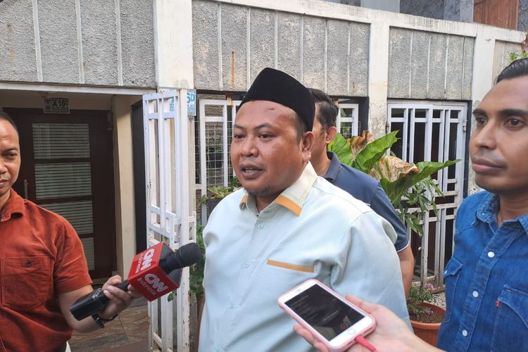 Senior Inisiator Generasi Muda Partai Golkar (GMPG) Sirajuddin Abdul Wahab usai diperiksa Dewan Etik Partai Golkar di Kantor DPP Partai Golkar, Jakarta Barat, Jumat (4/8/2023). 