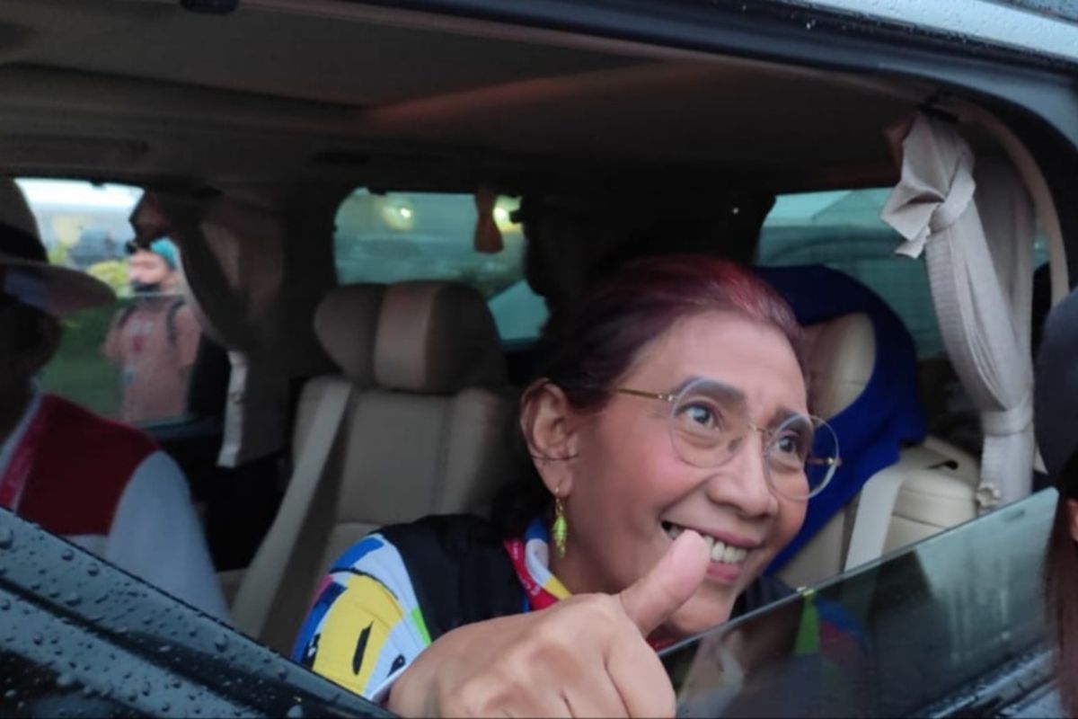 Mantap menteri KKP Pudjiastuti usai nonton di sirkuit Mandalika