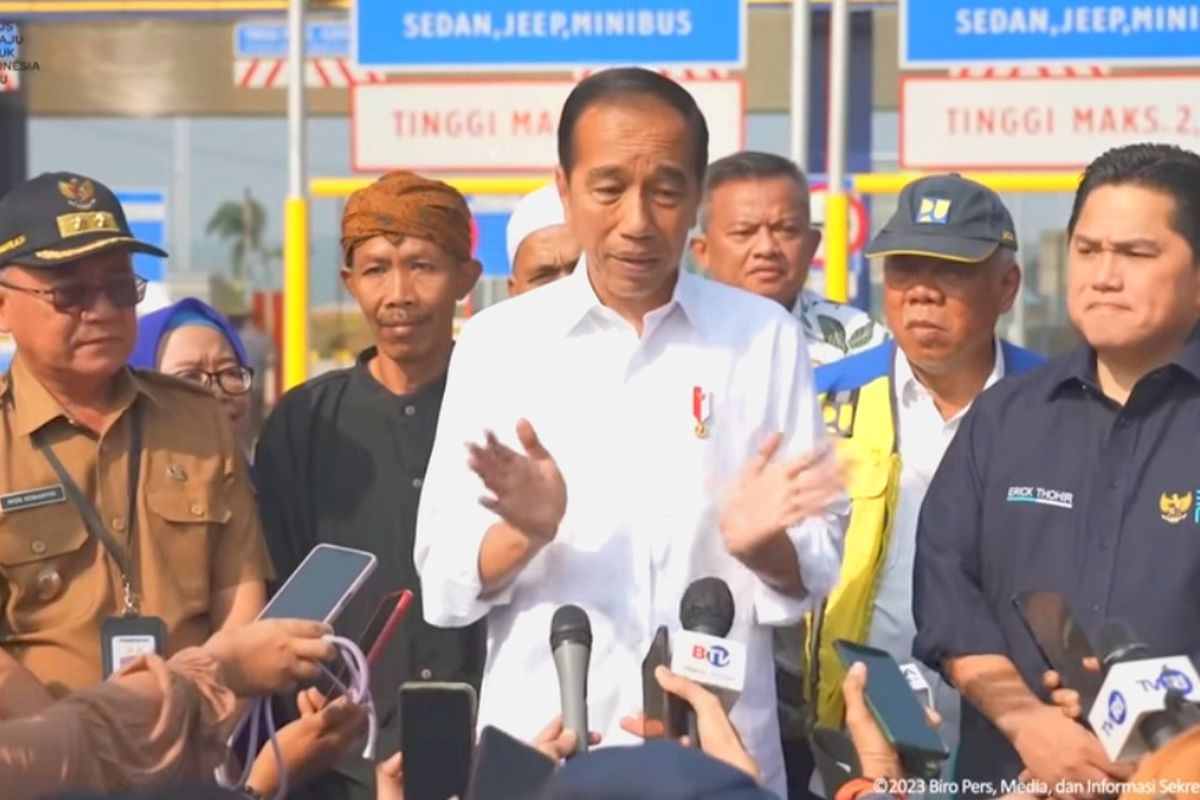 Presiden Joko Widodo memberikan keterangan pers usai meresmikan Jalan Tol Ciawi-Sukabumi untuk ruas Cigombong-Cibadak yang berada di Kabupaten Sukabumi, Jawa Barat, Jumat (4/8/2023).