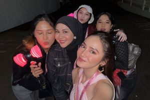 Gaya 13 Seleb Menonton Konser BLACKPINK di Jakarta, Aurel Pakai Baju Arsy