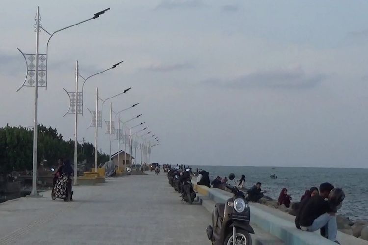 Pantai Jagu di area Kesatuan Keamanan Pelabuhan (KP3) Lhokseumawe, Aceh