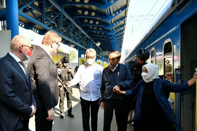 Presiden Joko Widodo dan Ibu Iriana tiba di Peron 1 Stasiun Central Kyiv, Ukraina sekitar pukul 08.50 waktu setempat, Rabu (29/6/2022).