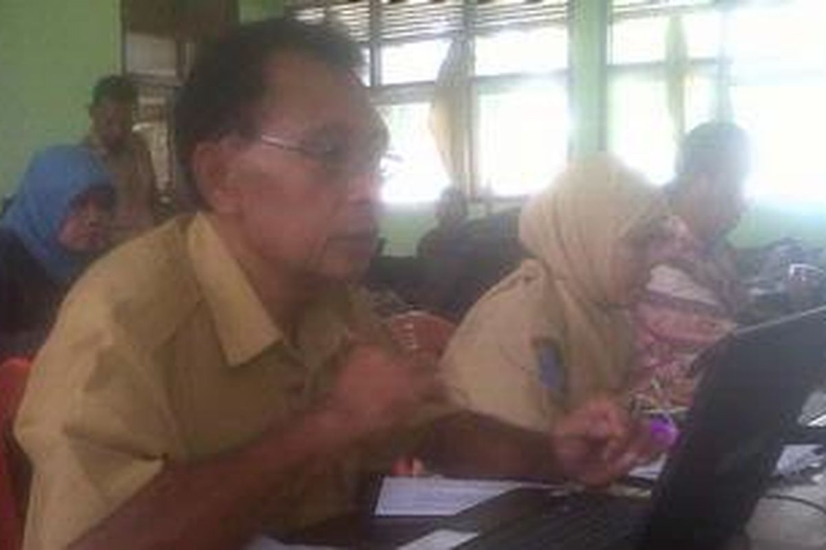Masih banyak guru di Morotai, Maluku Utara yang gagap teknologi (gaptek) saat mengikuti UKG, Selasa (30/10/2012).
