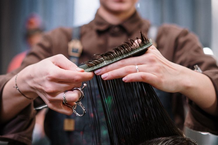 Ilustrasi potong rambut di barbershop