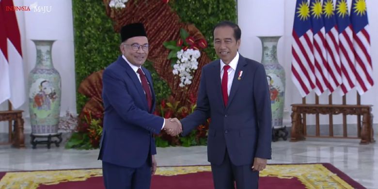 Indonesia's President Joko Widodo (right) and Malaysia's Prime Minister Anwar Ibrahim (left) shake hand before the pair held a meeting at the Bogor Presidential Palace near Jakarta on Monday, January 9, 2023. Anwar is on his two-day state visit to Indonesia, the first foreign trip after he was sworn in as the country's 10th prime minister on November 24, 2022.  