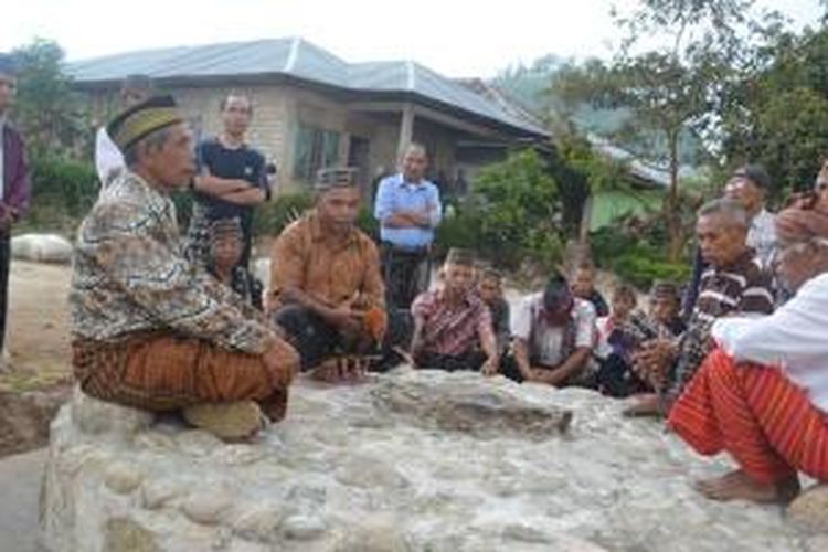 Ritual 'Kapu Agu Naka' di Kampung Paang Lembor, Desa Wae Bangka, Kecamatan Lembor, Kabupaten Manggarai Barat, Nusa Tenggara Timur pada Juli 2014.