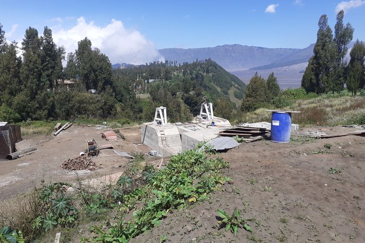 Proyek Jembatan Kaca Seruni Point di KSPN Bromo-Tengger-Semeru