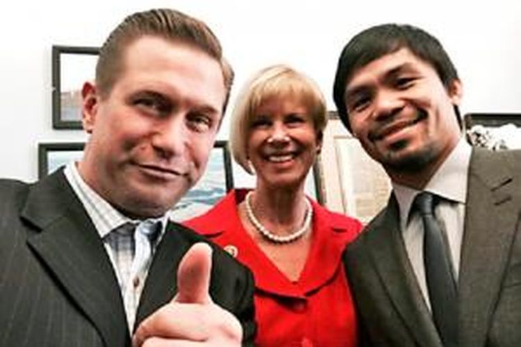 Manny opacquiao bersama Stephen Baldwin dan senator Janice Hahn