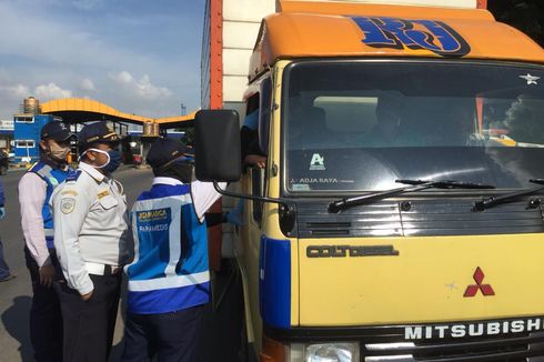 Banyak Pengendara Nakal Langgar Aturan PSBB di Jalan Tol