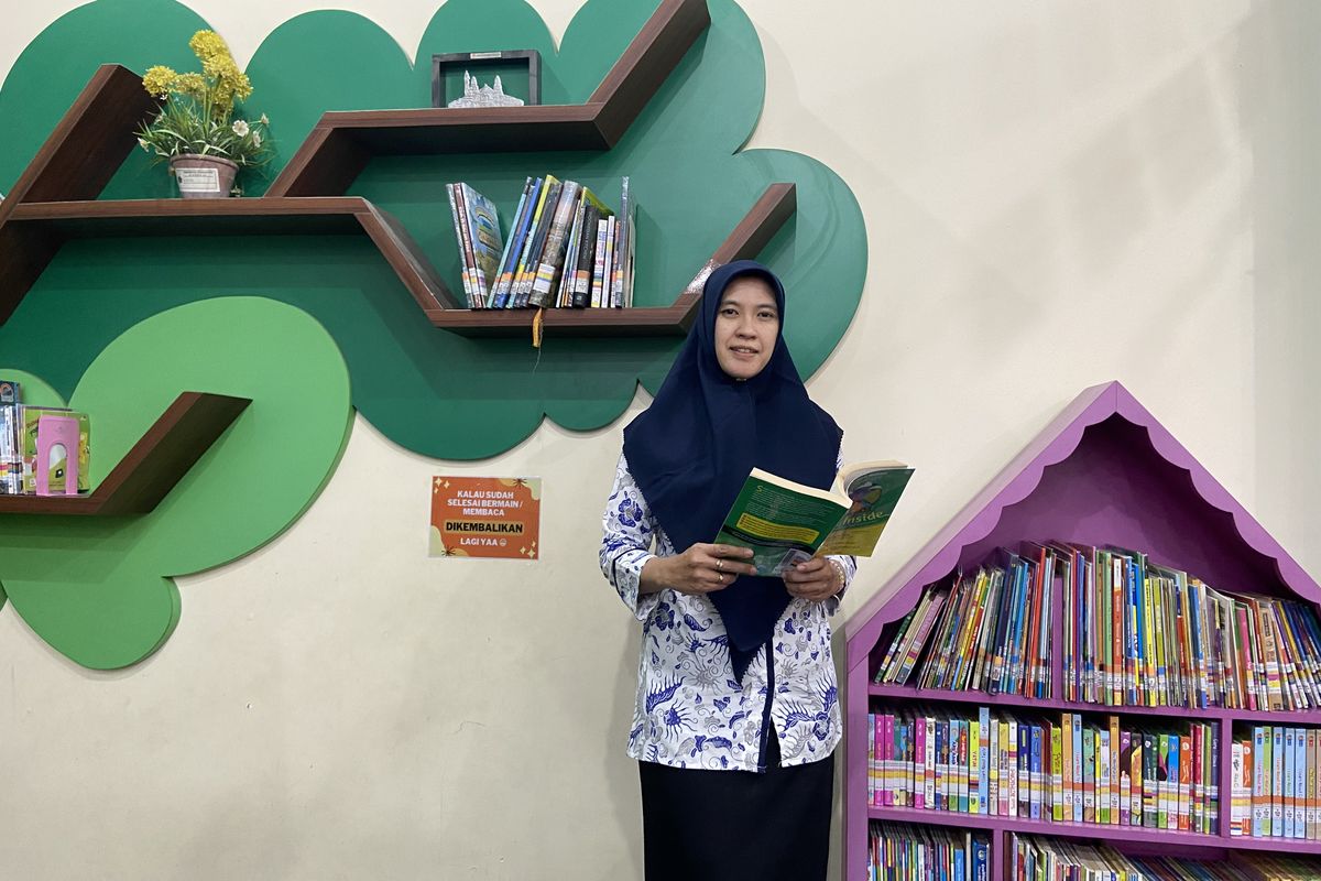 Pustakawan Perpusda Sidoarjo, Puspa Ismawanti 