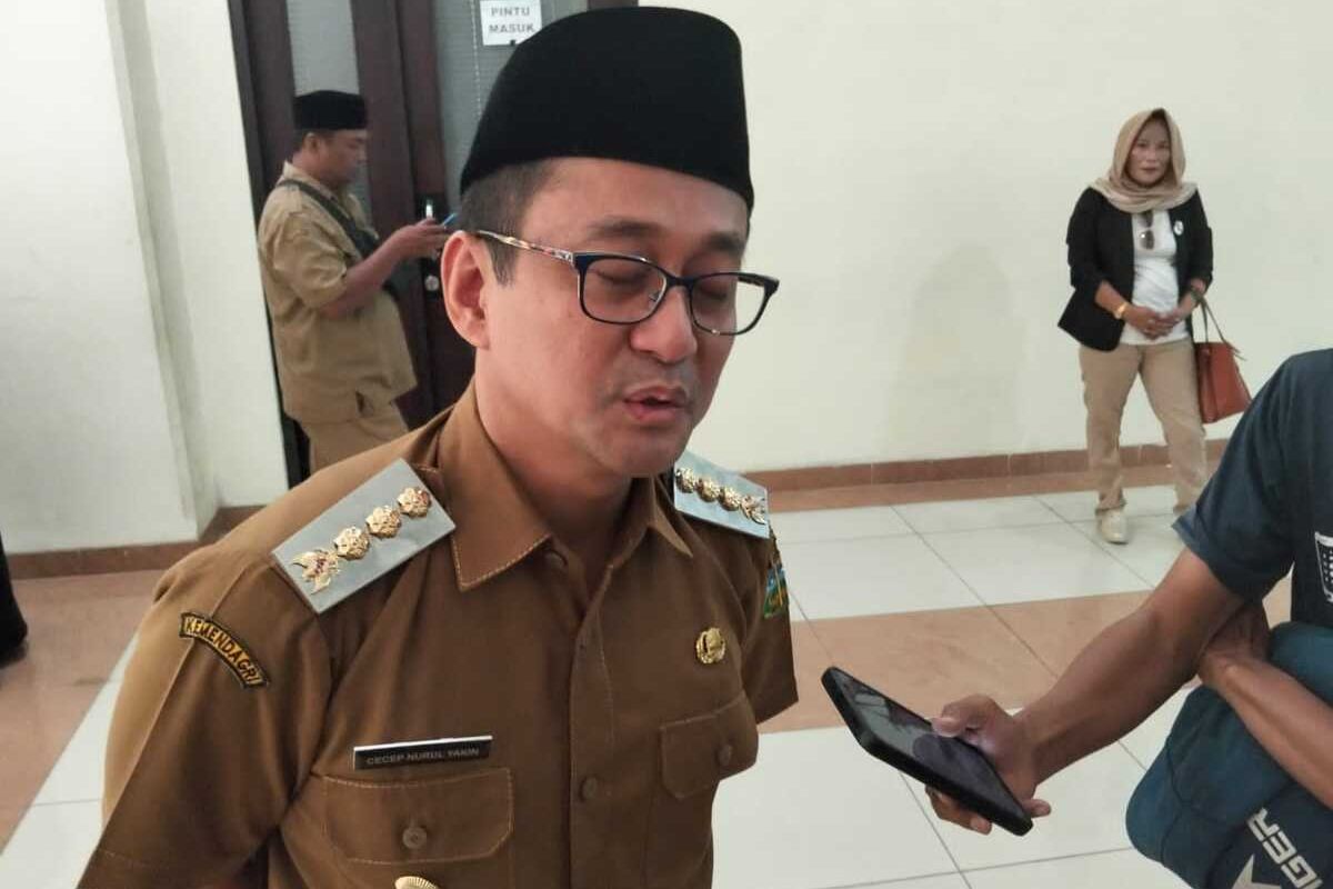 Bupati Tasikmalaya, Cecep Nurul Yakin saat diwawancara di Bale Kota Tasikmalaya, Jumat (17/10/2025).