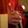 Jatuh Cinta, Seorang Pastor di Italia Mengundurkan Diri