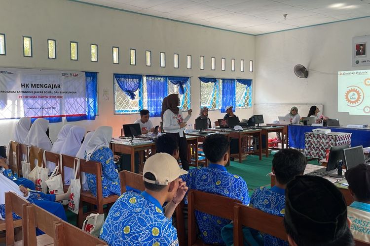 Dalam menyambut HUT ke-62 tahun, Perseroan menjalankan Tanggung Jawab Sosial dan Lingkungan (TJSL)  melalui program HK Mengajar yang diselenggarakan pada 8-11 Maret 2023.