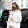 Lihat, Gaya Cantik Chrissy Teigen seperti Boneka Barbie 