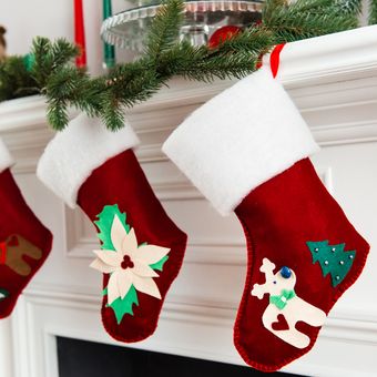 Ilustrasi kaus kaki Natal sebagai dekorasi.
