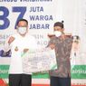 Ridwan Kamil Serahkan Bantuan Keuangan Desa dan Laptop untuk Indramayu
