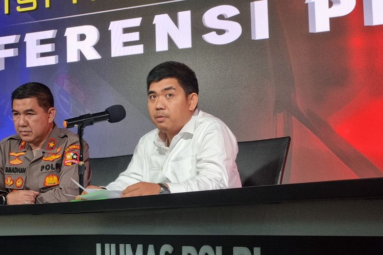 Juru Bicara Densus 88 AT Polri Kombes Aswin Siregar di Mabes Polri, Jakarta, Selasa (11/4/2023).
