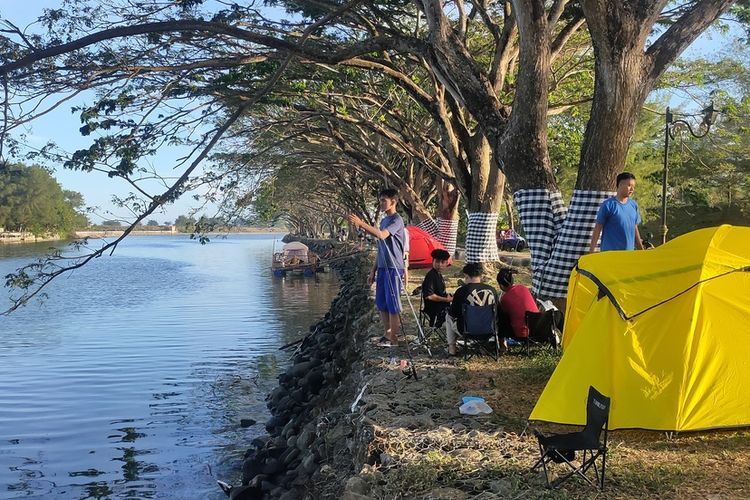 Taman Nambangan lokasi berkermah di tepi muara Sungai Serang yang berkembang di destinasi wisata Pantai Glagah, Kapanewon Temon, Kabupaten Kulon Progo, Daerah Istimewa Yogyakarta. Camping ground ini dilengkapi floating camp atau berkemah di atas air.