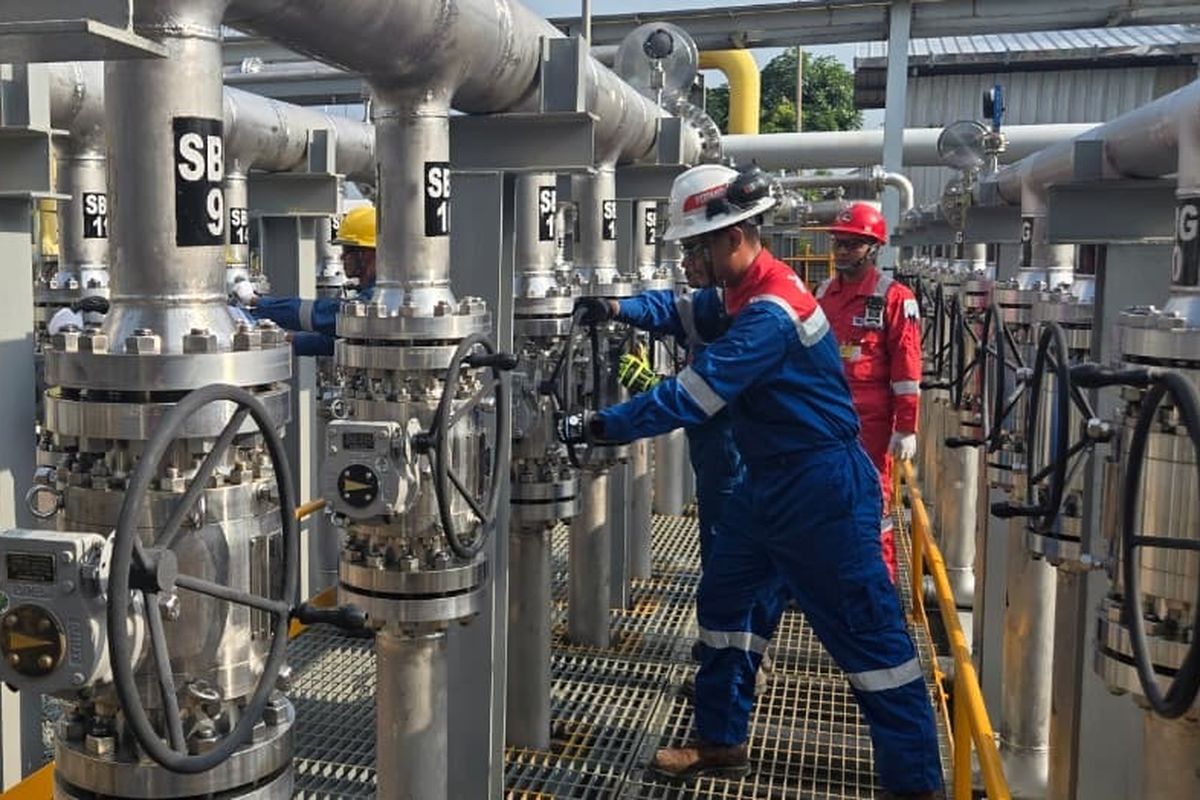 Ilustrasi petugas Pertamina.