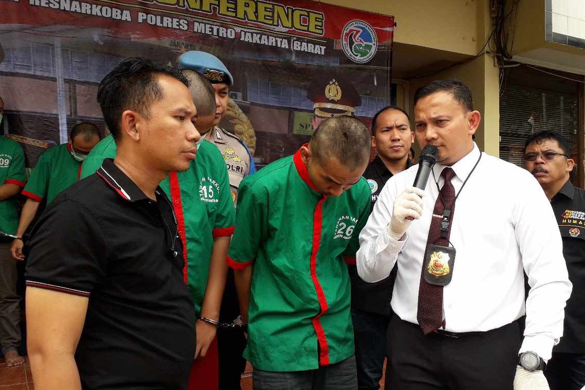 Mahasiswa berinisial PHS, merupakan mahasiswa aktif dan berprestasi di kampusnya. 