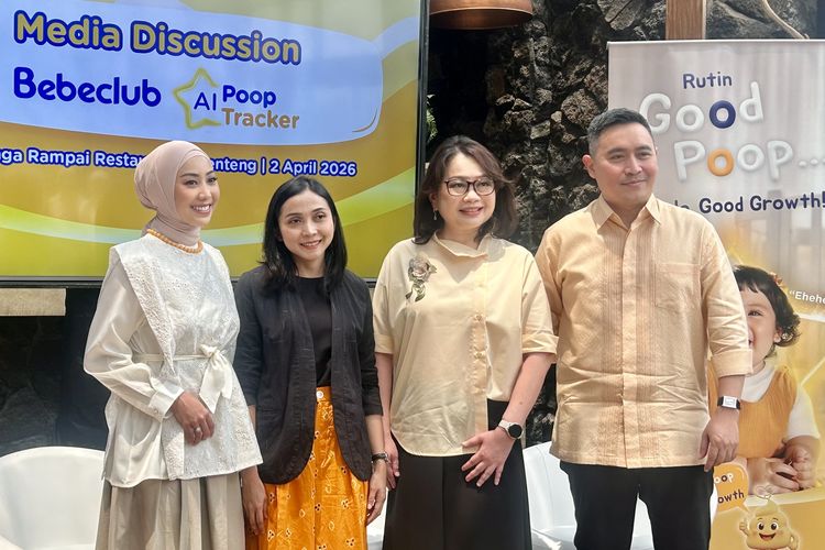 (Kiri ke kanan) celebrity mom Winona Willy, Marketing Manager Consumer Value Journey & Customer Relationship Management Danone Specialied Nutrition (SN) Indonesia Rakhmania Pithaloka, Dokter Spesialis Anak-Konsultan Gastrohepatologi dr. Frieda Handayani Kawanto, Sp.A, Subsp. GH (K), dan Medical & Scientific Affairs Director Danone Indonesia, Dr. dr. Ray Wagiu Basrowi, MKK. dalam dalam Diskusi Media ‘Monitor Kesehatan Pencernaan Anak dengan Bebeclub AI Poop Tracker’, Kamis (2/4/2026).
