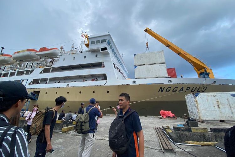 Pelabuhan Pare Pare adalah salah satu pelabuhan besar di Sulawesi. Untuk jadwal keberangkatan kapal Pelabuhan Pare Pare atau Pelabuhan Nusantara Parepare untuk kapal penumpang bisa mengeceknya di situs resmi Pelni.